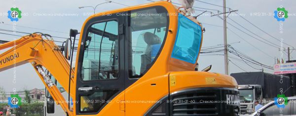 Стекло заднее (закаленное) 71m9-03021 для Hyundai Robex 60W-9s