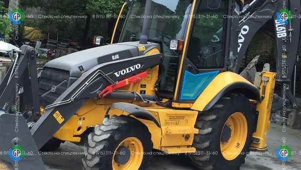 Стекло дверное нижнее левое (закаленное) для Volvo BL61 (2009 год), BL71 (2009 год)