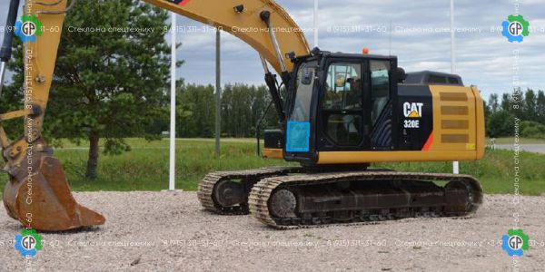 Стекло лобовое нижнее (триплекс) (плоский низ) (редкая кабина) для Caterpillar 320DL, 320EL, 324DL, 324EL, 325DL, 325EL, 329DL, 329EL, 336DL, 336EL