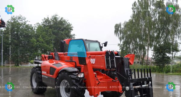 Стекло кузовное правое у стрелы (закаленное) для Manitou MT 1340SL, MT 1740SL Turbo