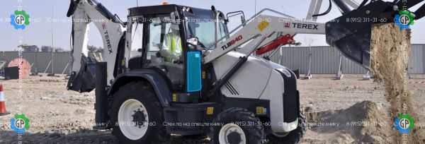 Стекло лобовое нижнее правое (закаленное) t100026 для Terex TLB 840, TLB 890