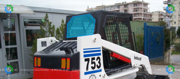 Стекло заднее (закаленное) для Bobcat 751, 753