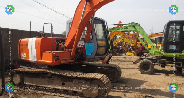 Стекло правое кузовное нижнее (закаленное) для Hitachi EX100-3, EX120-3, EX200-3, EX300-3