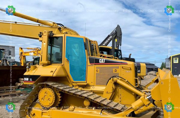 Стекло дверное правое (закаленное) для Caterpillar D6NXL