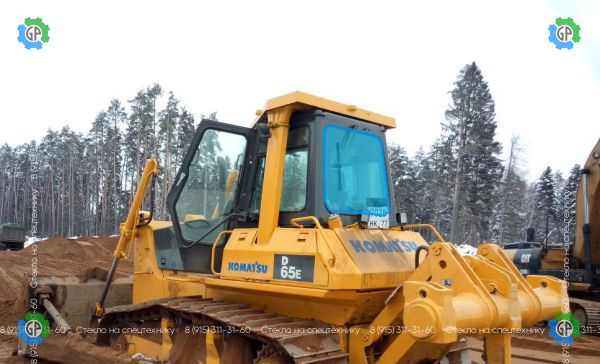 Стекло заднее (закаленное) для Komatsu D65E-12