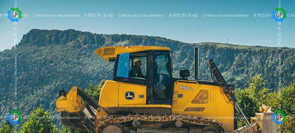 Стекло кузовное заднее правое (открываемое) (закаленное) для John Deere 850J-II