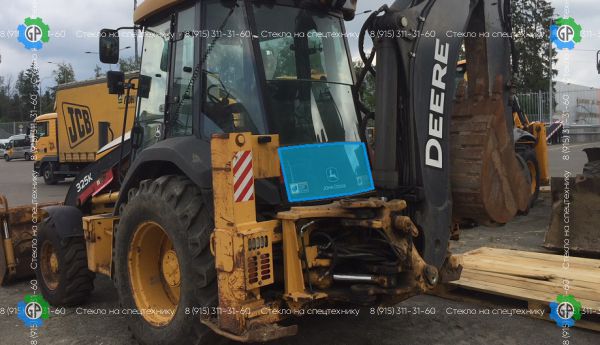 Стекло заднее нижнее (закаленное) для John Deere 325K