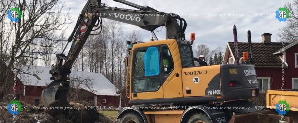 Подвижная форточка ближе к заднему стеклу (закаленная) для Volvo EC180BLC (2003 год), EC210BLC (2003 год), EC240BLC (2003 год), EC290BLC (2003 год), EC460BLC (2003 год), EW140B (2003 год), EW145B (2003 год), EW160B (2003 год), EW180B (2003 год)