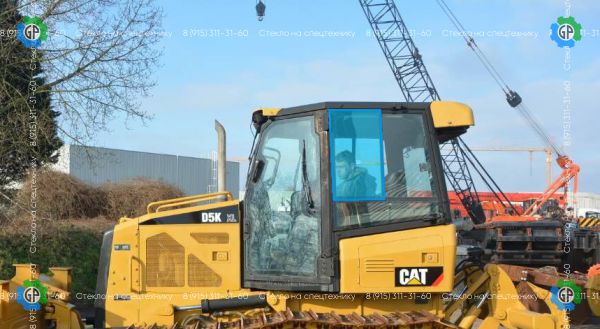 Стекло заднее левое верхние кузовное (глухое) (закаленное) для Caterpillar D5K XL, D6K