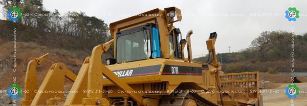 Стекло кузовное правое в резинку (закаленное) для Caterpillar D7R