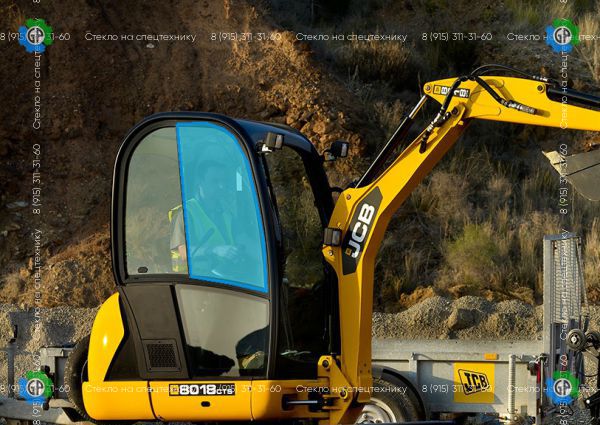 Стекло правое верхние подвижное (ближе к лобовому стеклу) (закаленное) для JCB 8018 CTS