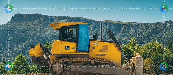Стекло дверное правое (закаленное) для John Deere 850J-II