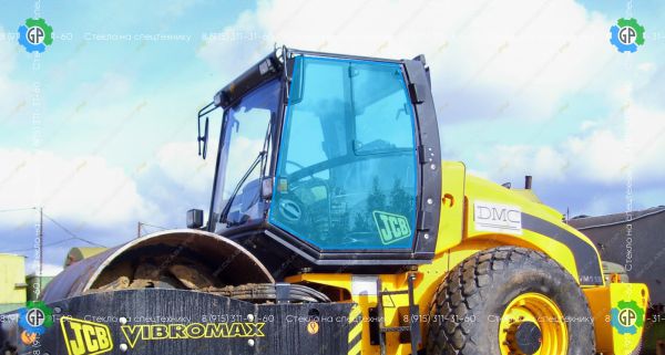 Стекло дверное левое цельное (закаленное) для JCB Vibromax VM115HD