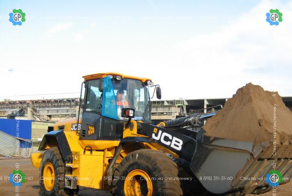 Стекло лобовое правое верхние (закаленное) для JCB 456ZX