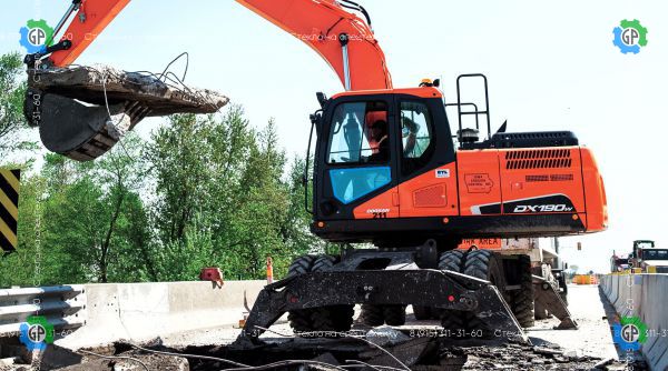 Стекло левое дверное нижнее (закаленное) для Doosan DX190W, DX225, DX300 NLCV