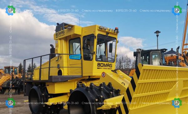 Стекло дверное нижнее левое/правое (закаленное) для Bomag DC 772 RB