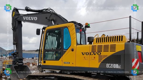 Стекло кузовное заднее левое. voe14508461 для Volvo EC180BLC (2003 год), EC210BLC (2003 год), EC240BLC (2003 год), EC290BLC (2003 год), EC460BLC (2003 год), EW140B (2003 год), EW145B (2003 год), EW160B (2003 год), EW180B (2003 год)
