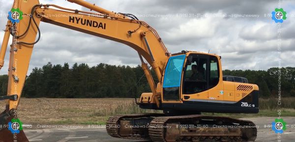 Стекло лобовое верхние (триплекс) 71q6-02440 71q4-02441 для Hyundai Robex 210LC-9 (2011 год), Robex 260LC-9 (2011 год), Robex 290LC-9 (2011 год), Robex 300LC-9 (2011 год), Robex 330LC-9 (2011 год), Robex 450LC-9 (2011 год), Robex 480LC-9 (2011 год)