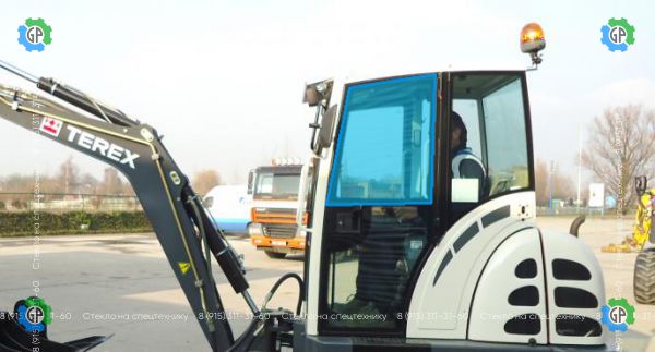 Стекло дверное верхнее левое (закаленное) для Terex TC35