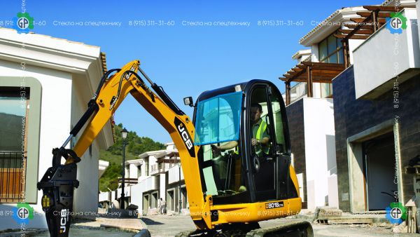 Стекло лобовое верхние (закаленное) для JCB 8018 CTS