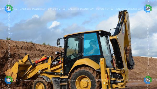 Стекло кузовное заднее левое верхние (закаленное)382-2249 для Caterpillar 428F2 (2017 год), 432F2 (2017 год), 434F2 (2017 год), 444F2 (2017 год)