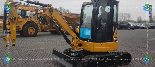 Стекло лобовое нижнее (закаленное) для Caterpillar 303.5 DCR