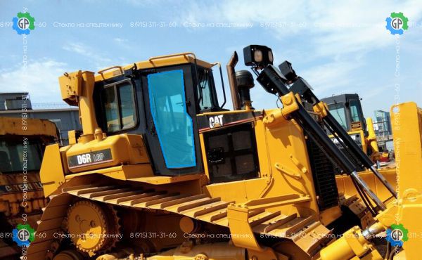 Стекло дверное правое (в резинку) (закаленное) для Caterpillar D6R
