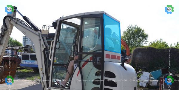 Стекло заднее (закаленное) для Terex TC35