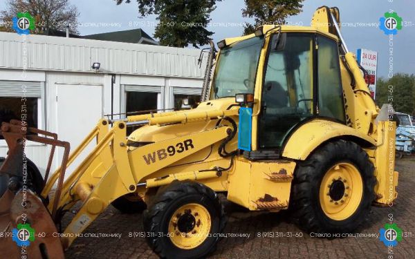 Стекло лобовое нижнее левое (закаленное) 312605682 для Komatsu WB93R-2 (1997 год), WB97R-2 (1997 год)