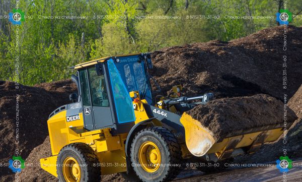 Стекло лобовое правое (закаленное) для John Deere 444K, 524K