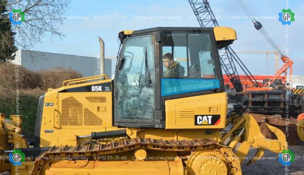 Стекло заднее левое нижнее кузовное (глухое) (закаленное) для Caterpillar D5K XL, D6K