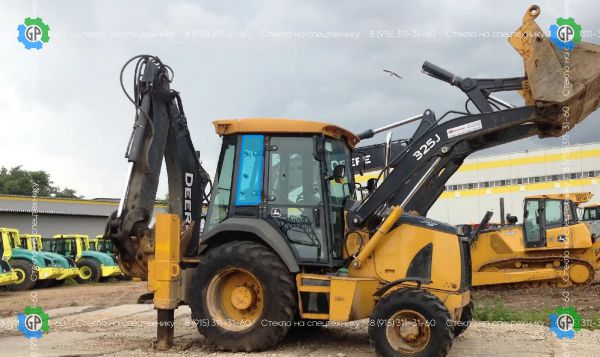 Стекло кузовное правое открываемое (закаленное) для John Deere 325J