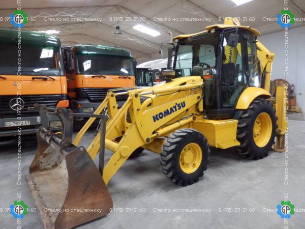 Экскаватор-погрузчик Komatsu WB93R-5 (2015 год)