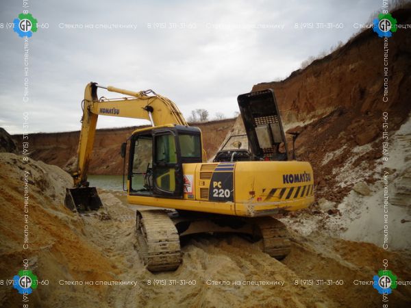 Гусеничный экскаватор Komatsu PC220-8