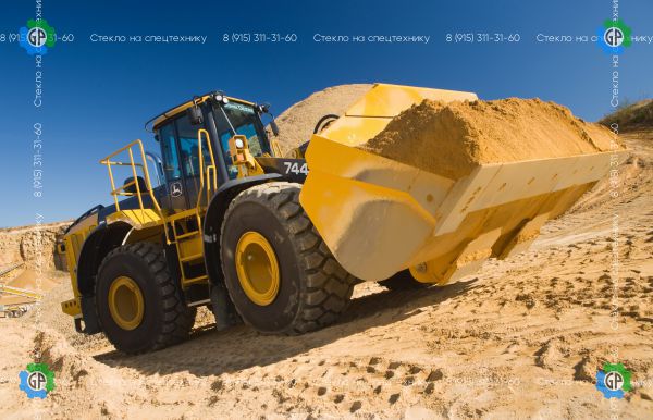 Колёсный погрузчик John Deere 744K (2000 год)