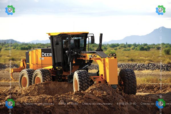 Грейдер John Deere 770G