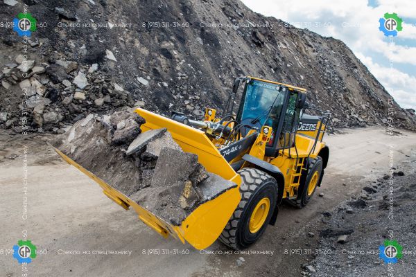 Колёсный погрузчик John Deere 744K-II