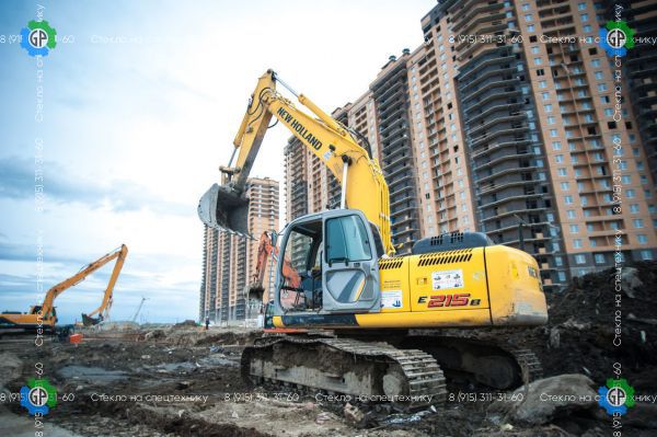 Гусеничный экскаватор New Holland E215B