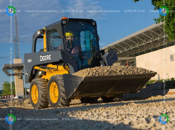 Колёсный мини-погрузчик John Deere 318D