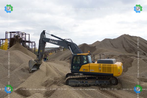 Гусеничный экскаватор John Deere E330LC