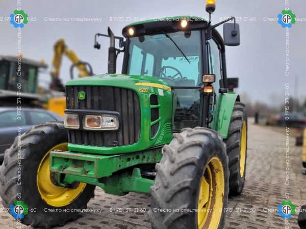 Трактор John Deere 6230