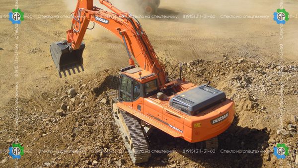 Гусеничный экскаватор Doosan DX520LC